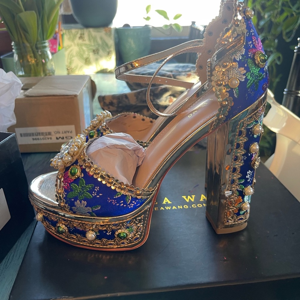 Azalea Wang Cici in royal blue, size 8, NEW IN BOX